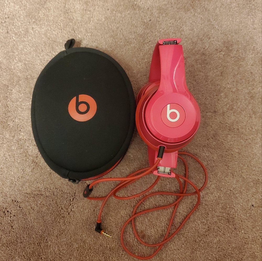 GENTLY USED BEATS HEADPHONES